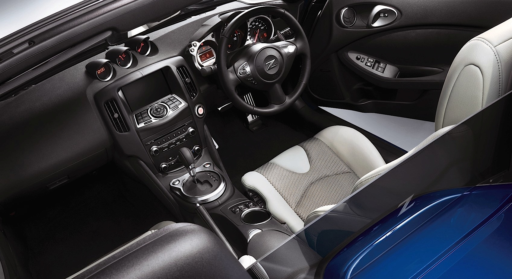 Nissan 370Z Roadster photo 33