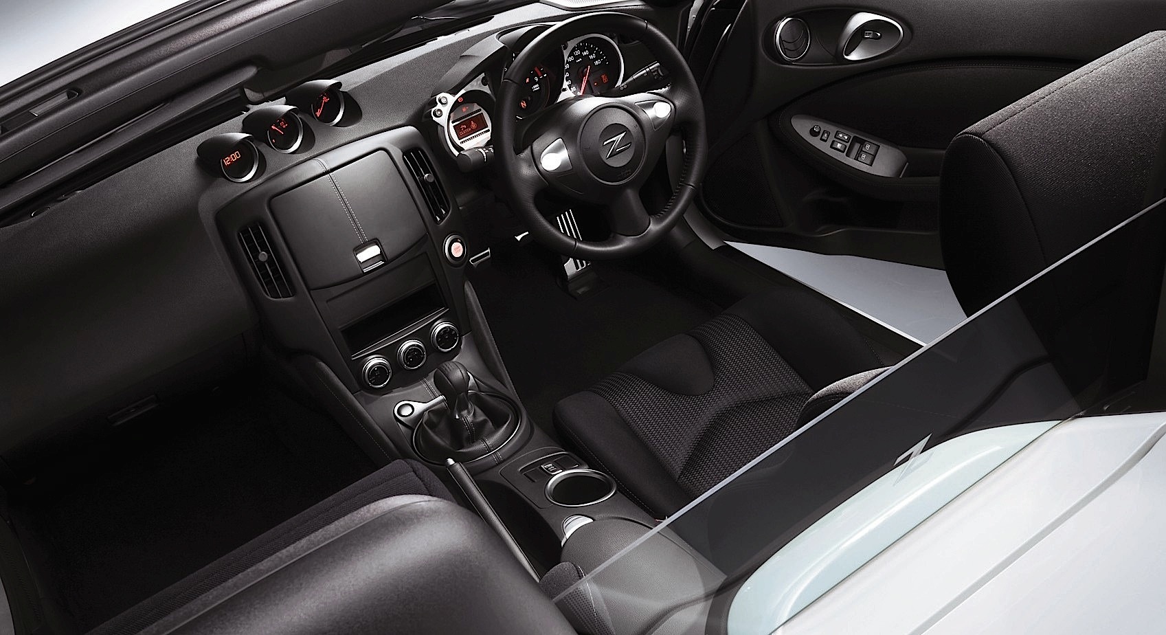 Nissan 370Z Roadster photo 34