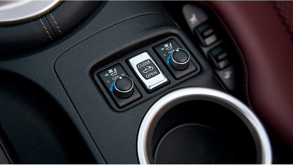 Nissan 370Z Roadster photo 40