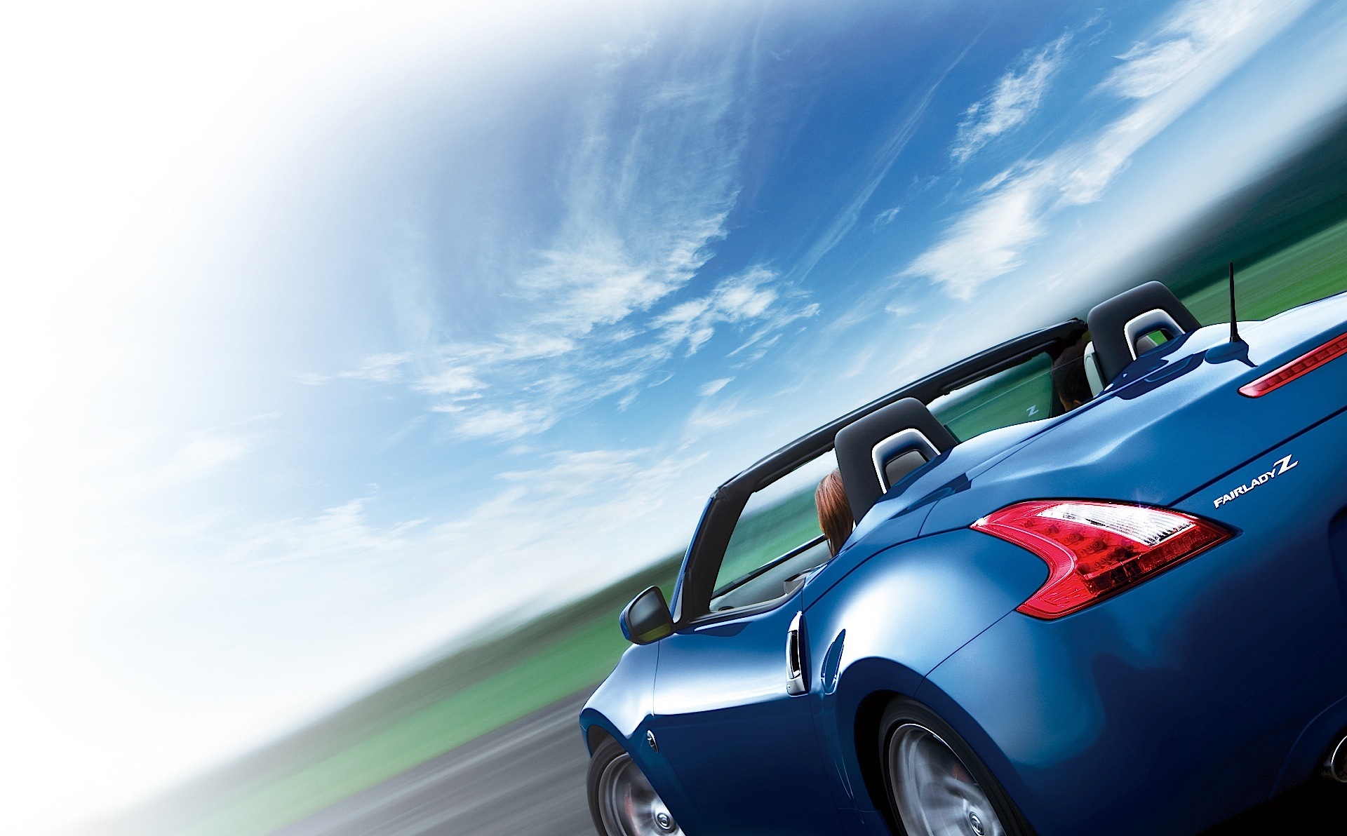 Nissan 370Z Roadster photo 2