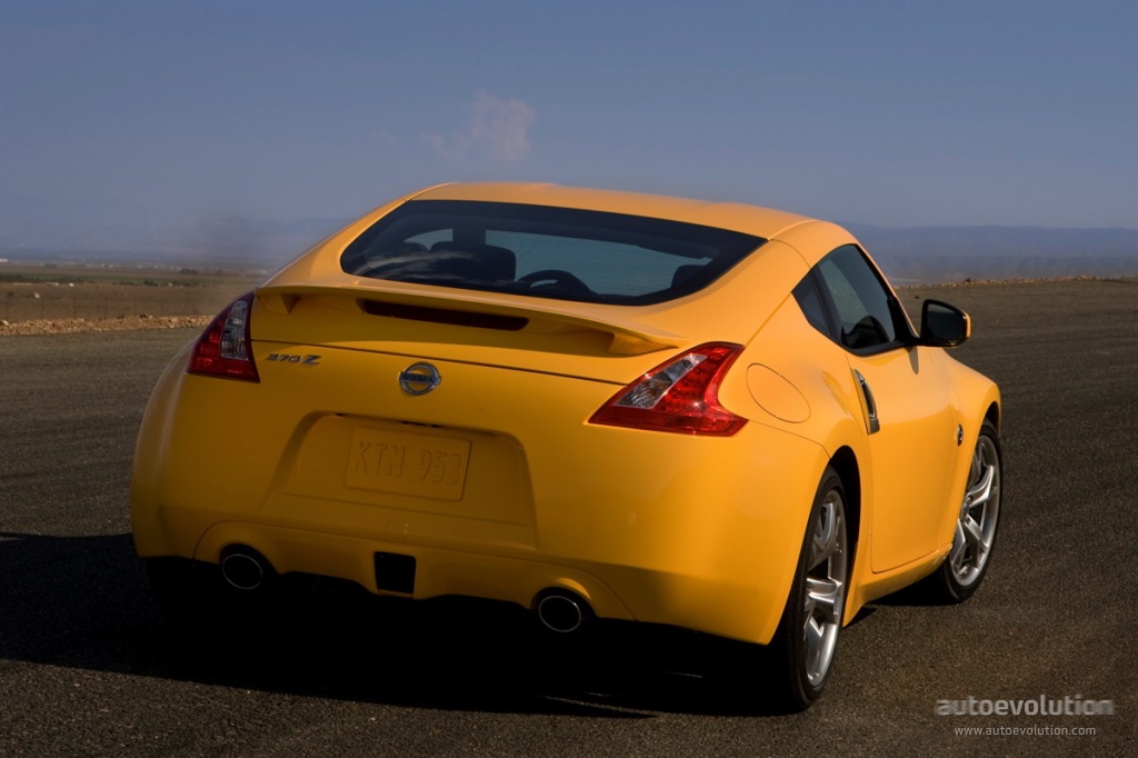 Nissan 370Z photo 11