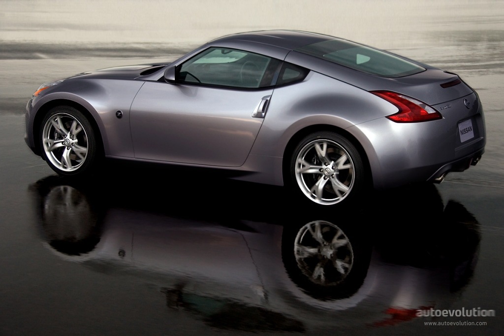Nissan 370Z photo 2