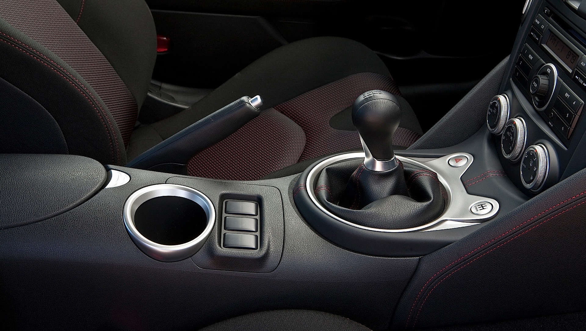 Nissan 370Z photo 37