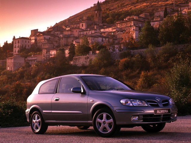 Nissan Almera / Pulsar 3 Doors Foto 9