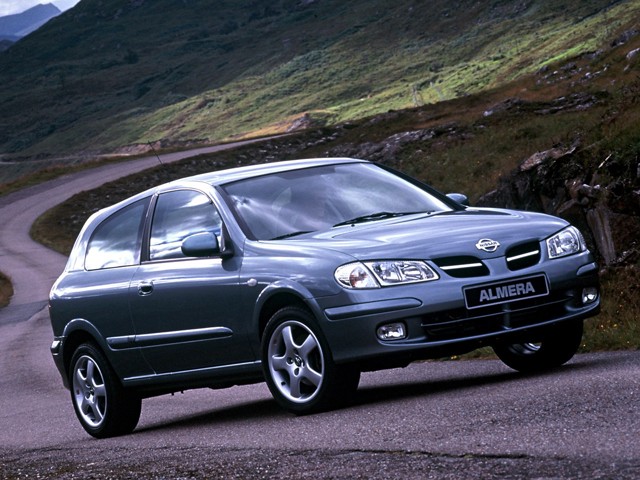 Nissan Almera / Pulsar 3 Doors Foto 10