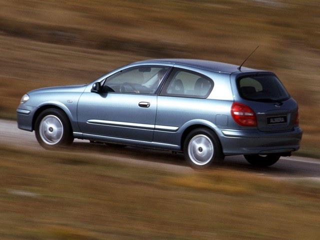 Nissan Almera / Pulsar 3 Doors Foto 11