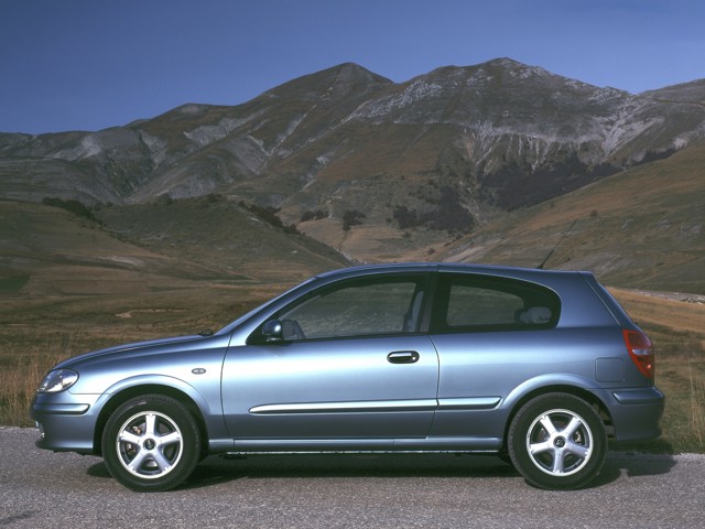 Nissan Almera / Pulsar 3 Doors Foto 5