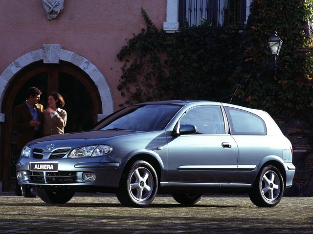 Nissan Almera / Pulsar 3 Doors Foto 6