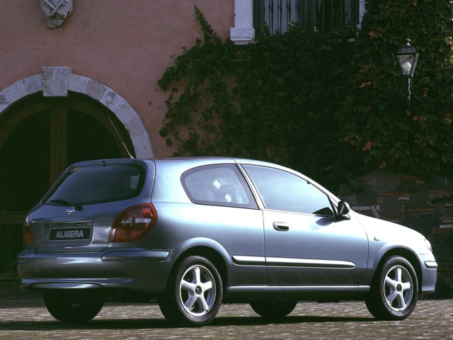Nissan Almera / Pulsar 3 Doors Foto 7