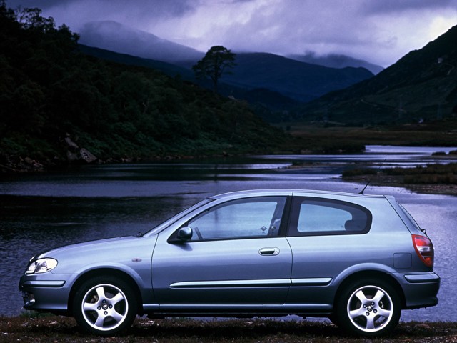 Nissan Almera / Pulsar 3 Doors Foto 8