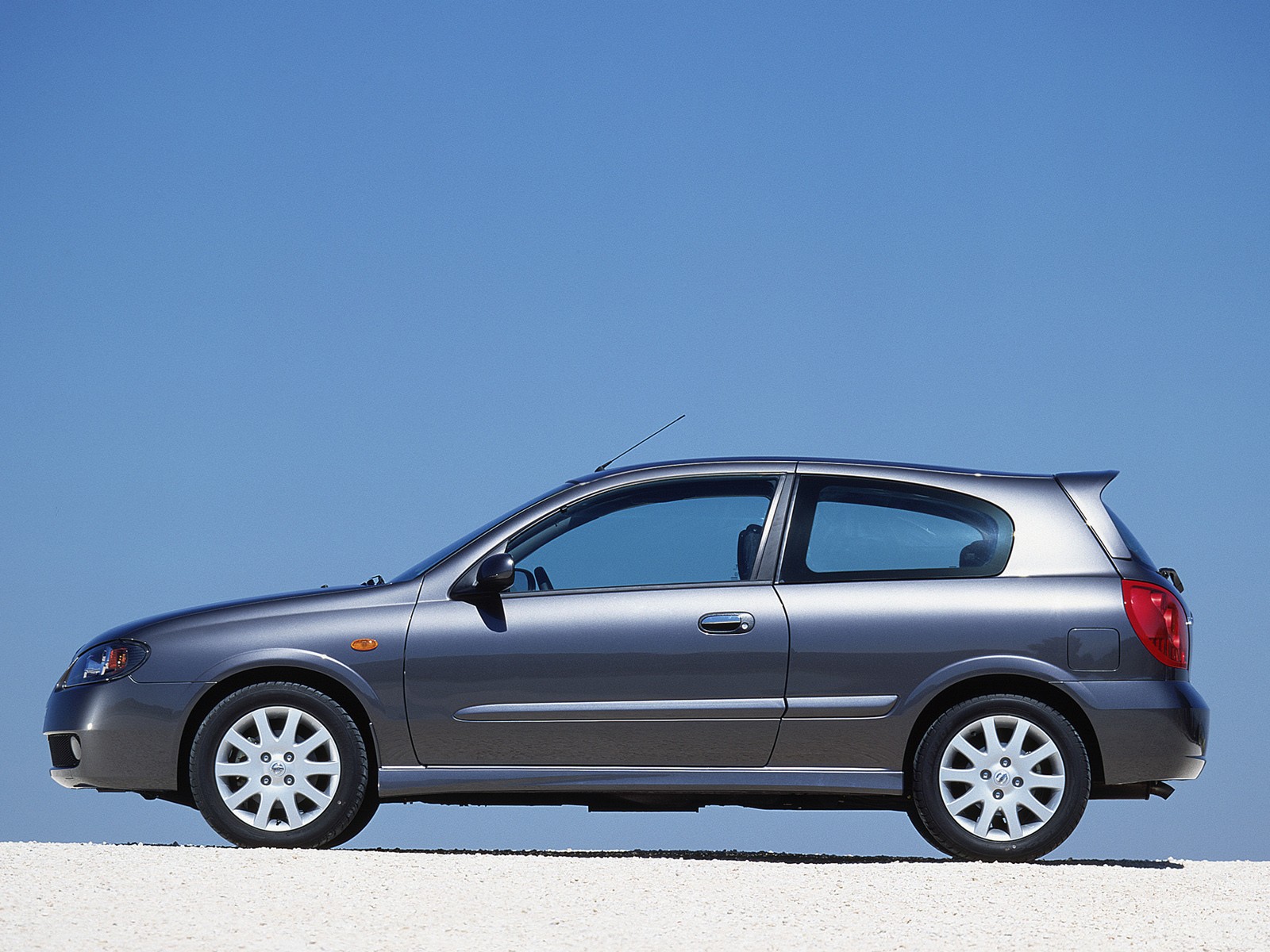 Nissan Almera / Pulsar 3 Doors photo 20