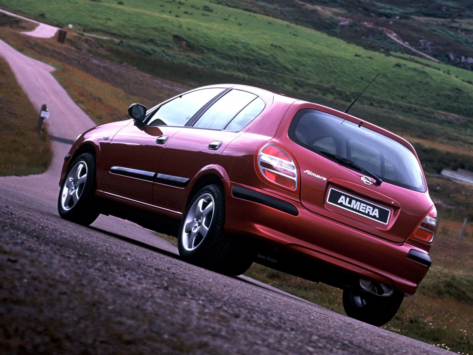 Nissan Almera / Pulsar 5 Doors photo 7
