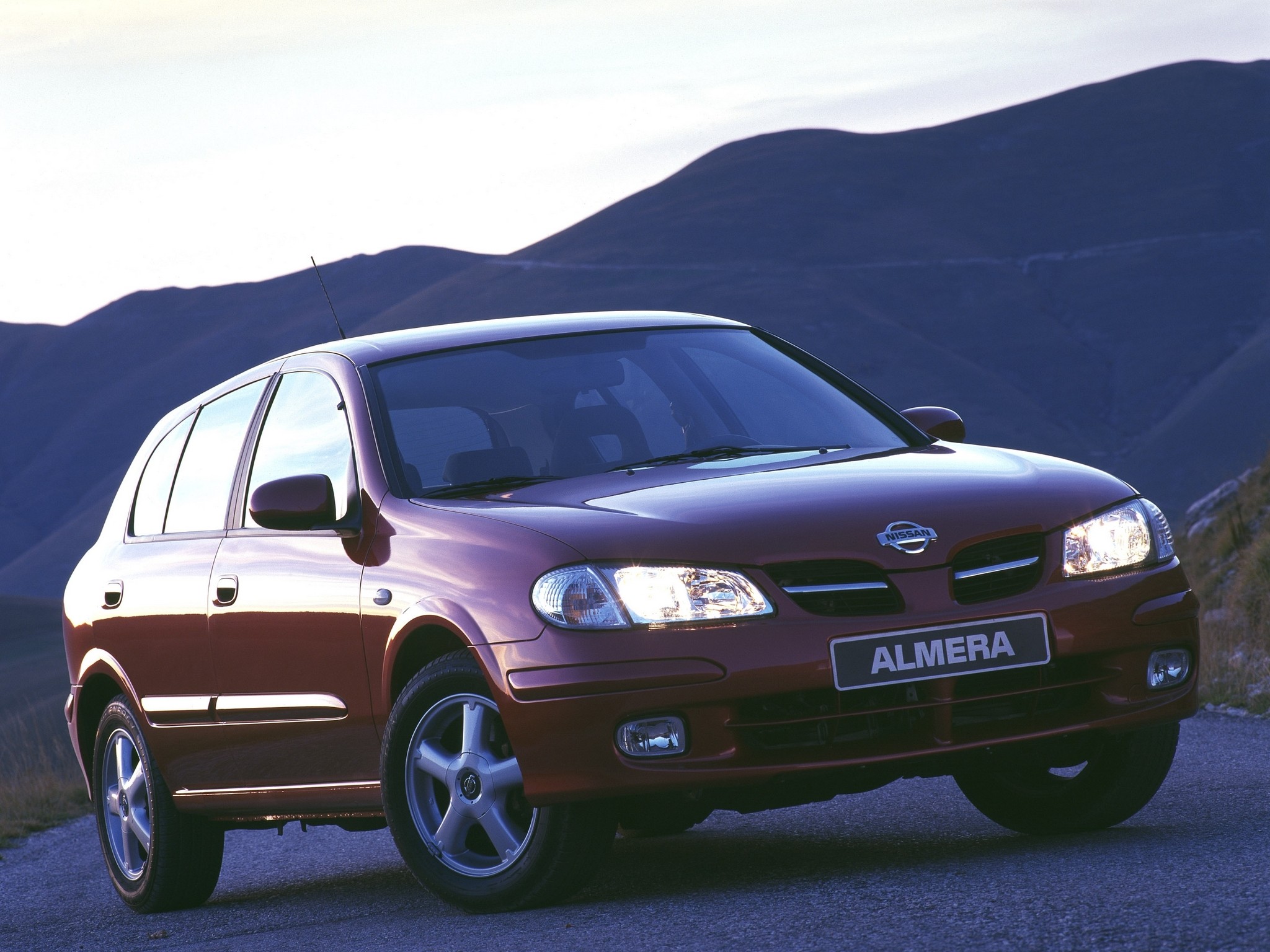 Nissan Almera / Pulsar 5 Doors photo 9