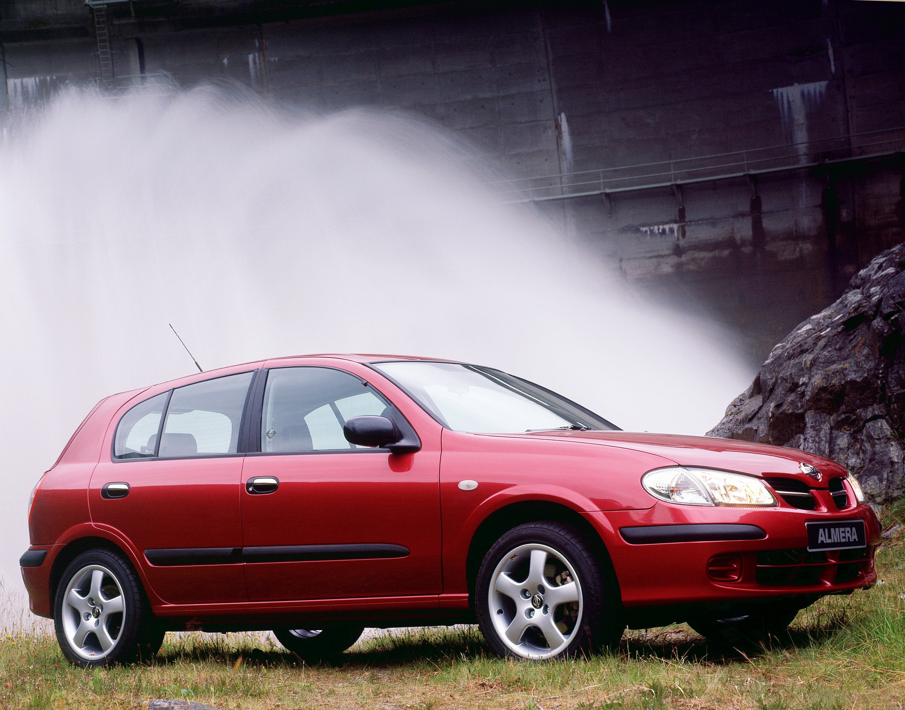 Nissan Almera / Pulsar 5 Doors photo 10