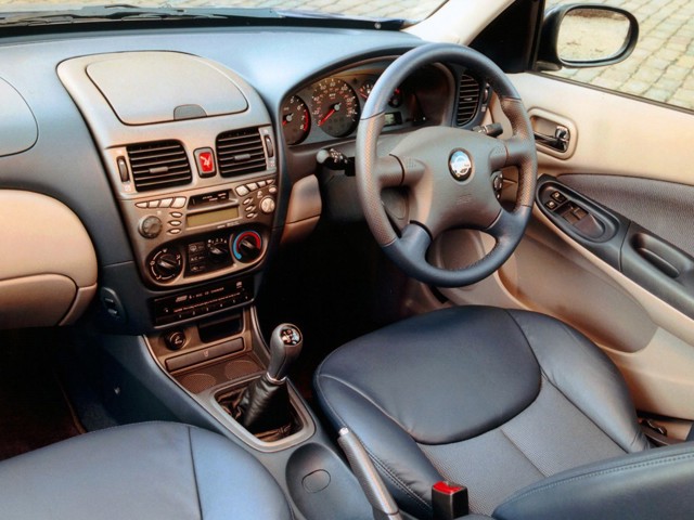 Nissan Almera / Pulsar 5 Doors photo 13
