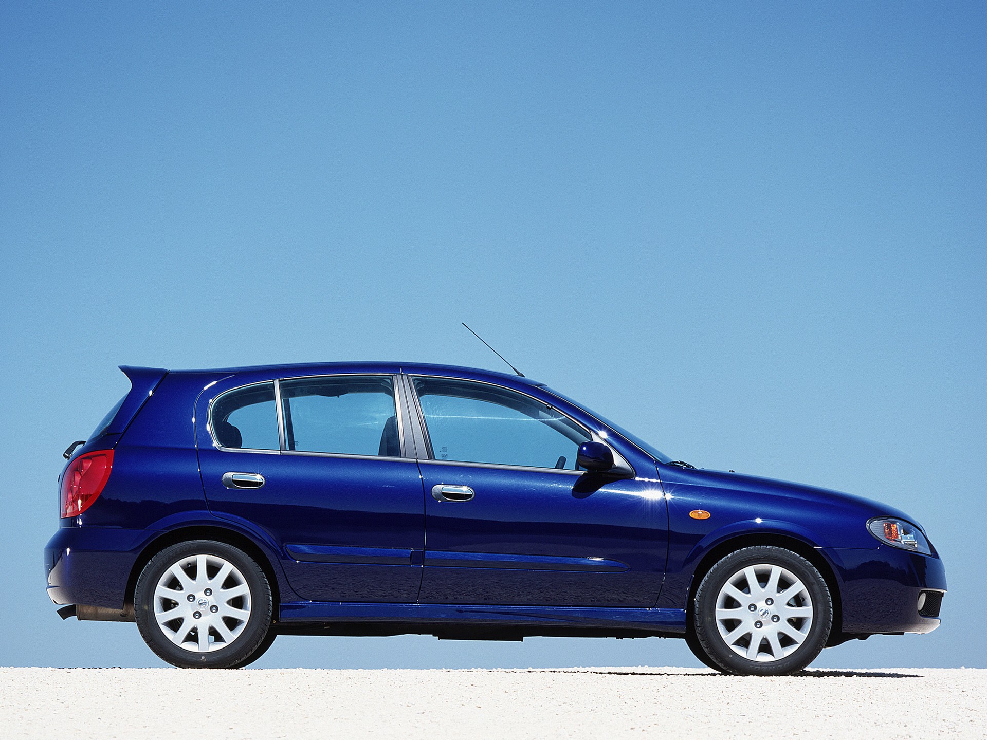Nissan Almera / Pulsar 5 Doors photo 27