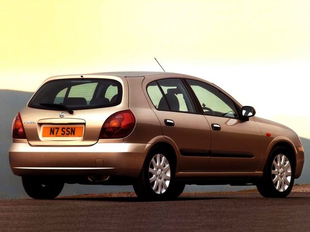 Nissan Almera / Pulsar 5 Doors photo 30