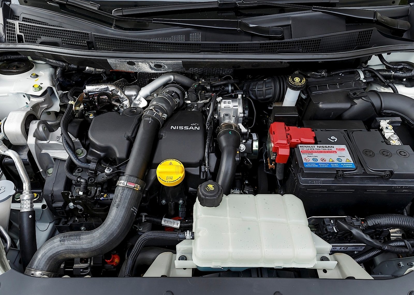 Nissan Almera / Pulsar 5 Doors photo 86