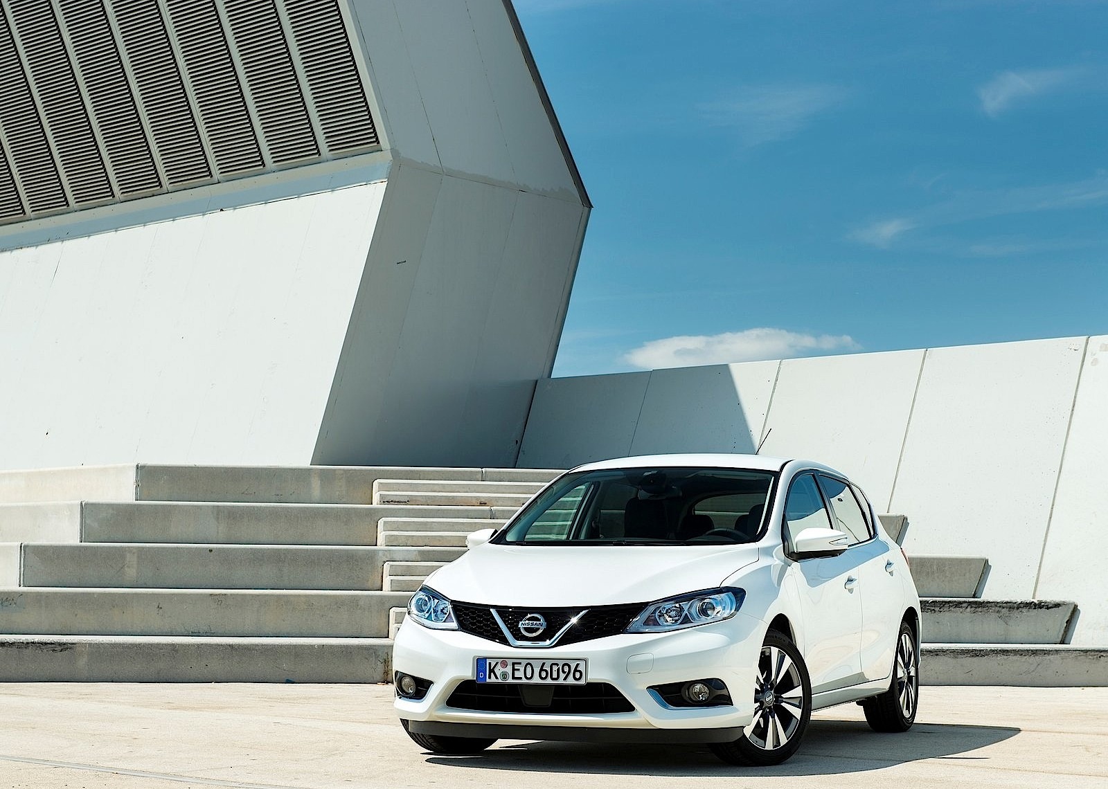 Nissan Almera / Pulsar 5 Doors photo 2