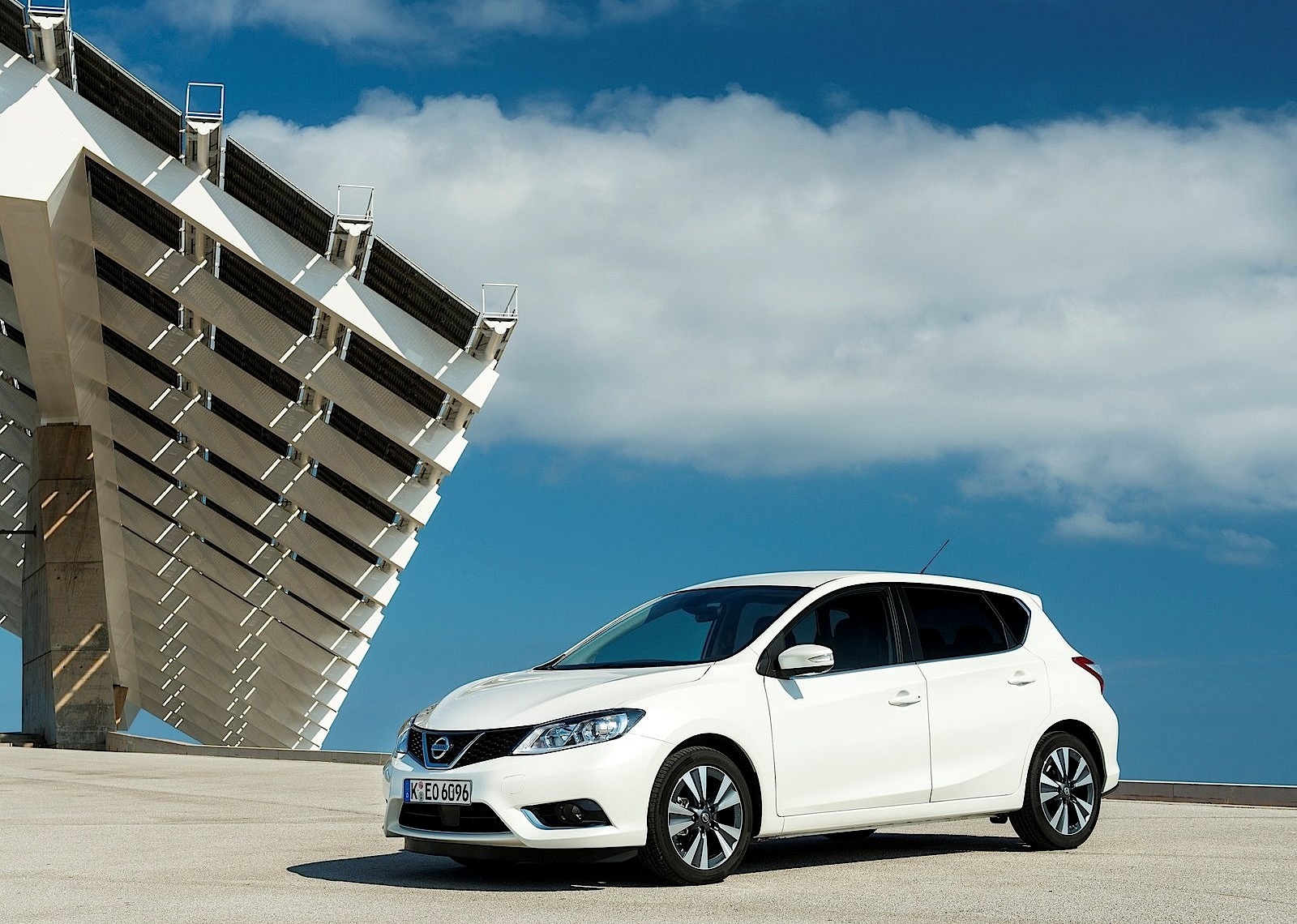 Nissan Almera / Pulsar 5 Doors photo 3