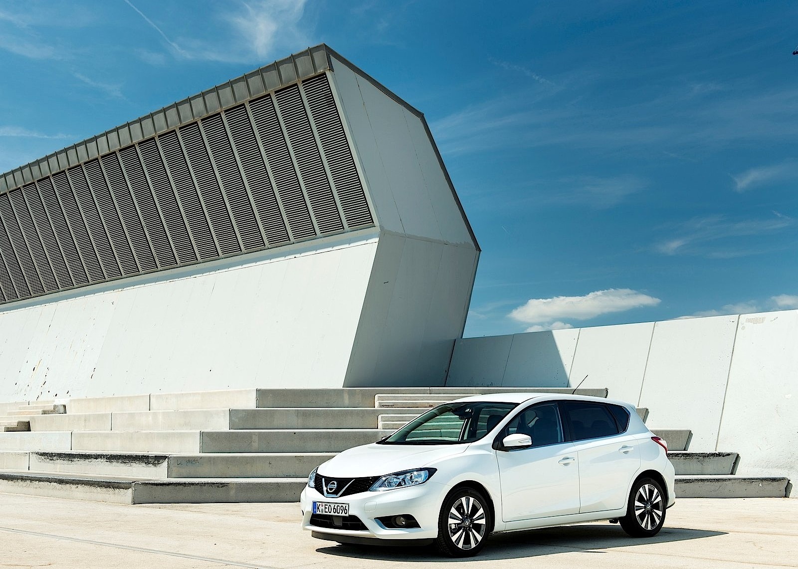 Nissan Almera / Pulsar 5 Doors photo 4