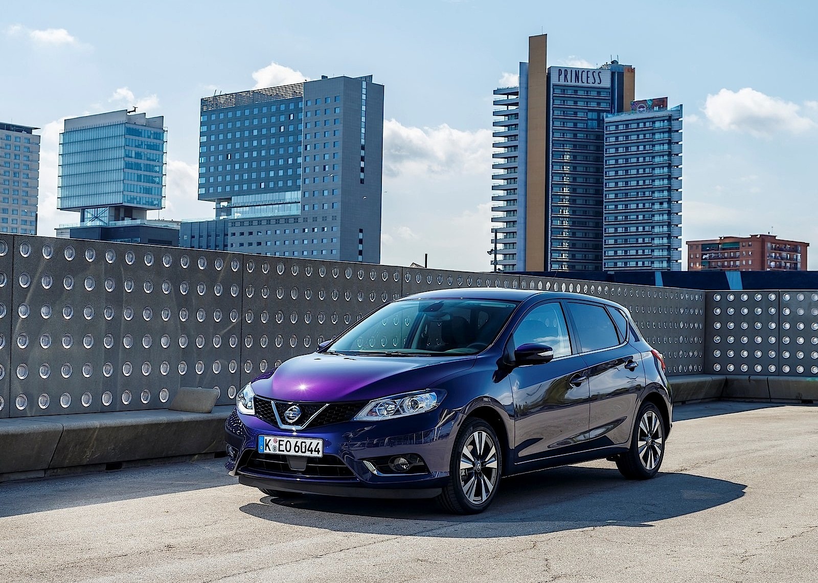 Nissan Almera / Pulsar 5 Doors photo 17