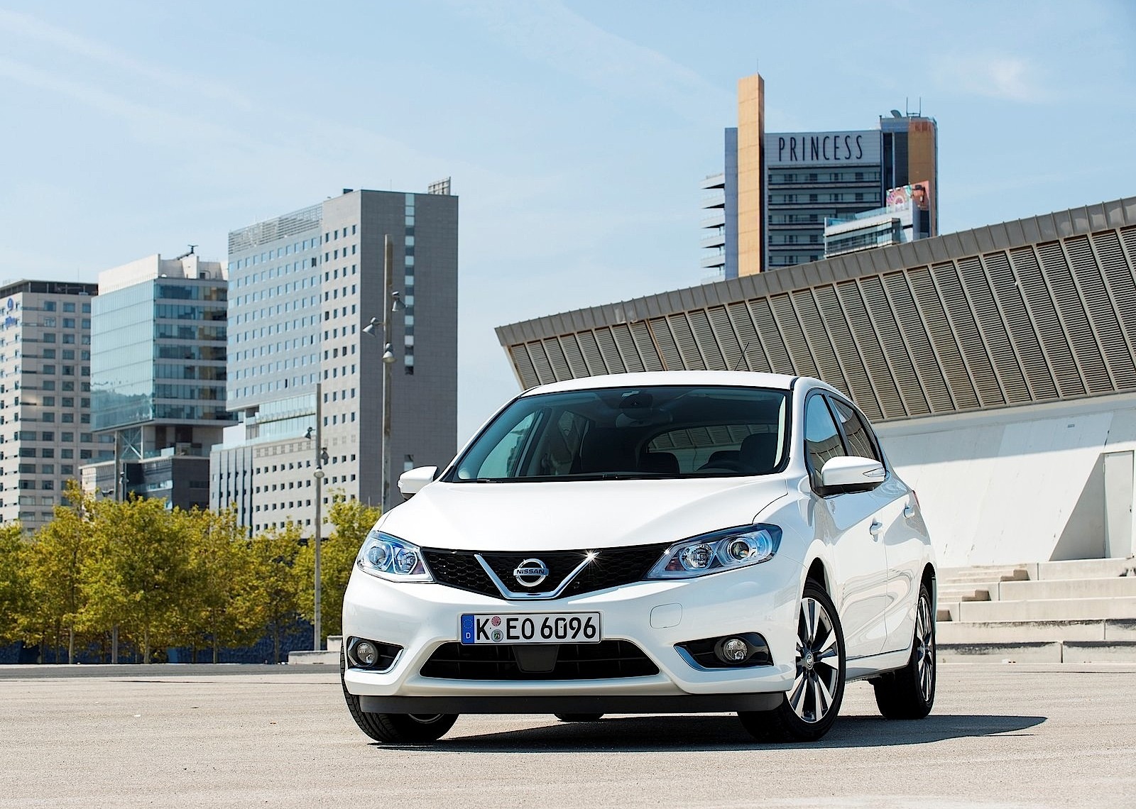 Nissan Almera / Pulsar 5 Doors photo 20