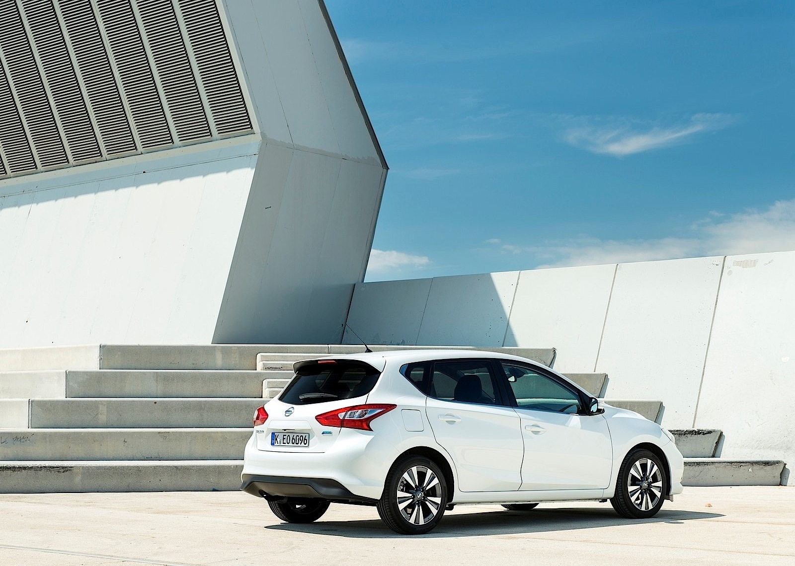 Nissan Almera / Pulsar 5 Doors photo 22