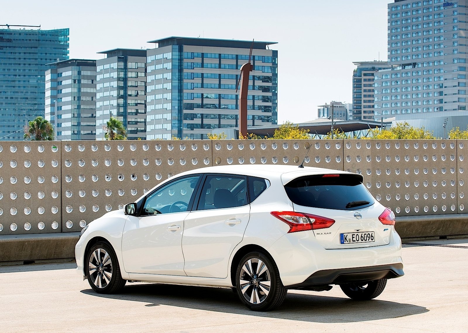 Nissan Almera / Pulsar 5 Doors photo 23