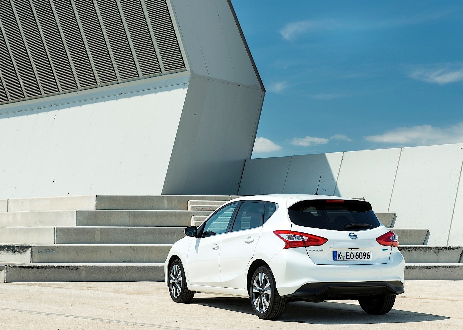 Nissan Almera / Pulsar 5 Doors photo 24