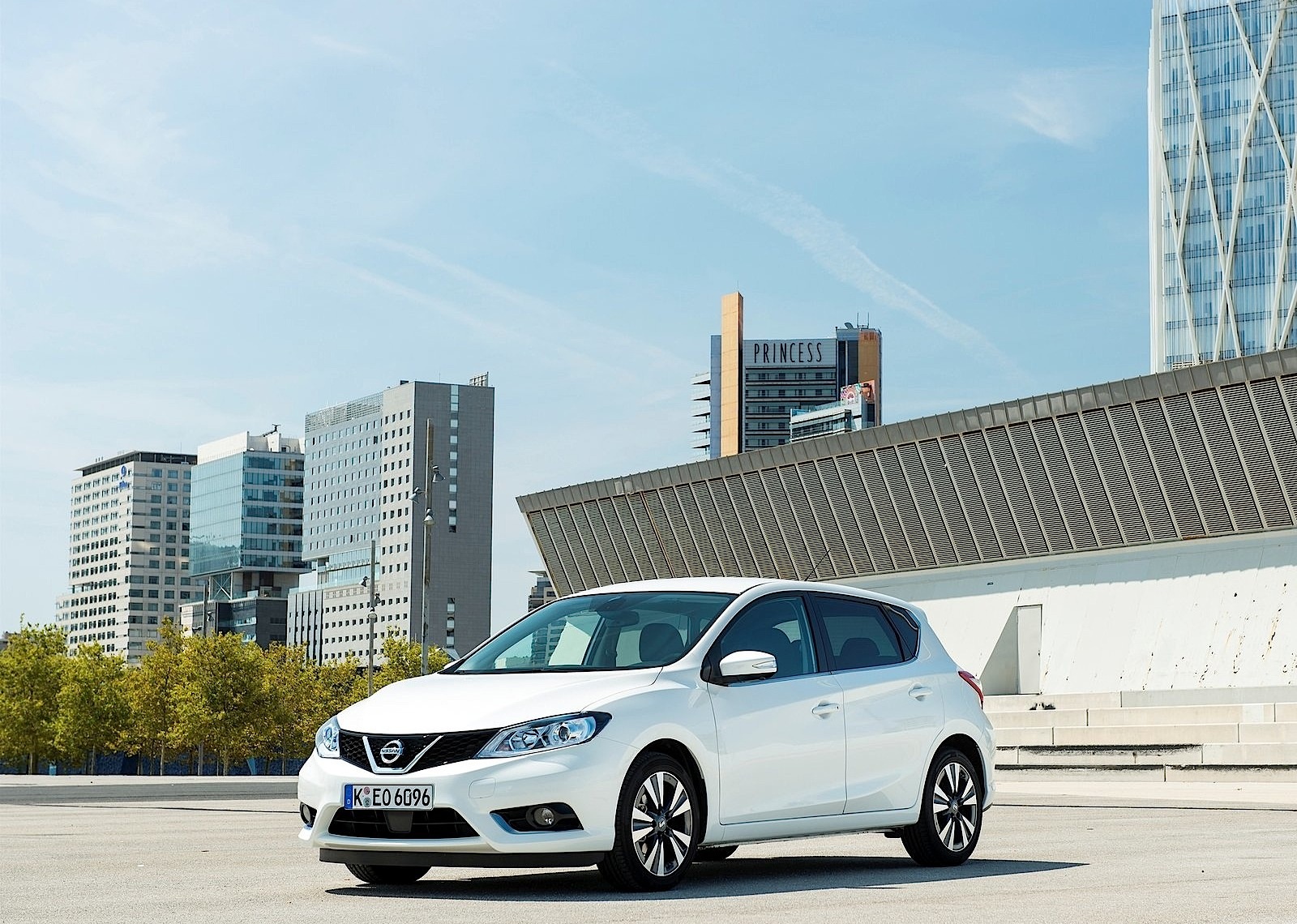 Nissan Almera / Pulsar 5 Doors photo 42