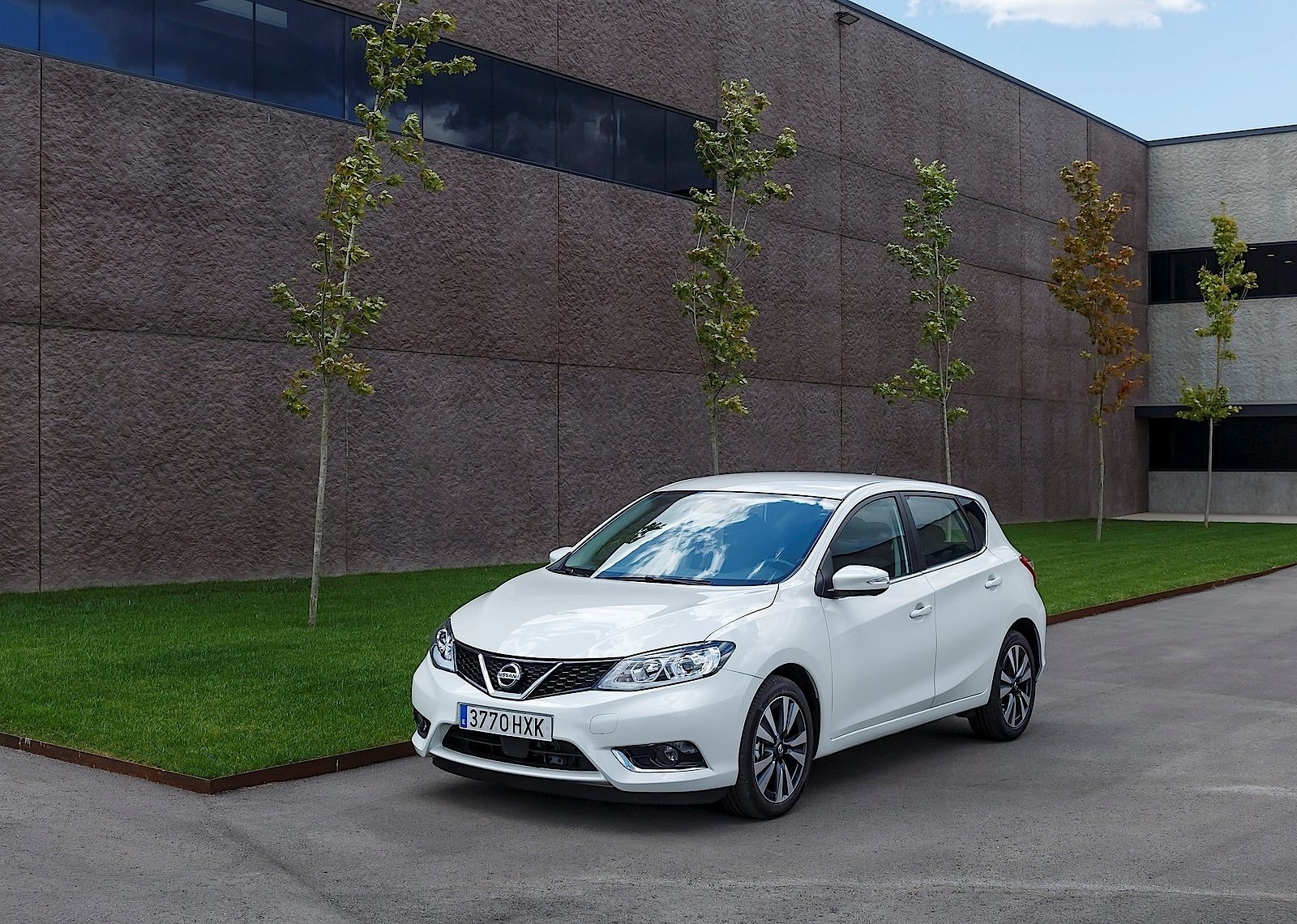 Nissan Almera / Pulsar 5 Doors photo 48