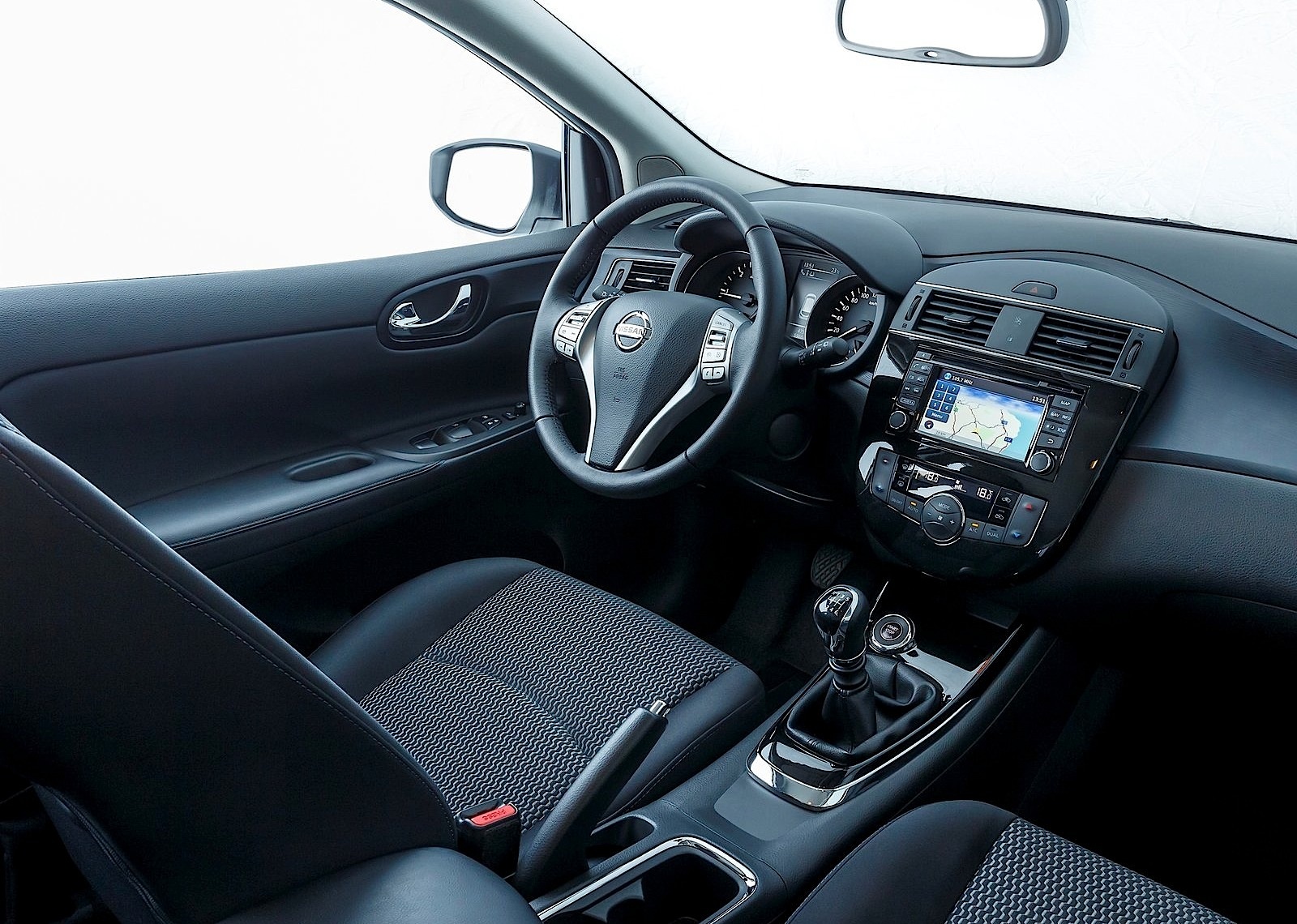 Nissan Almera / Pulsar 5 Doors photo 76