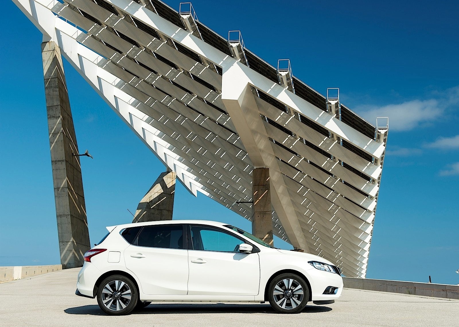 Nissan Almera / Pulsar 5 Doors photo 52