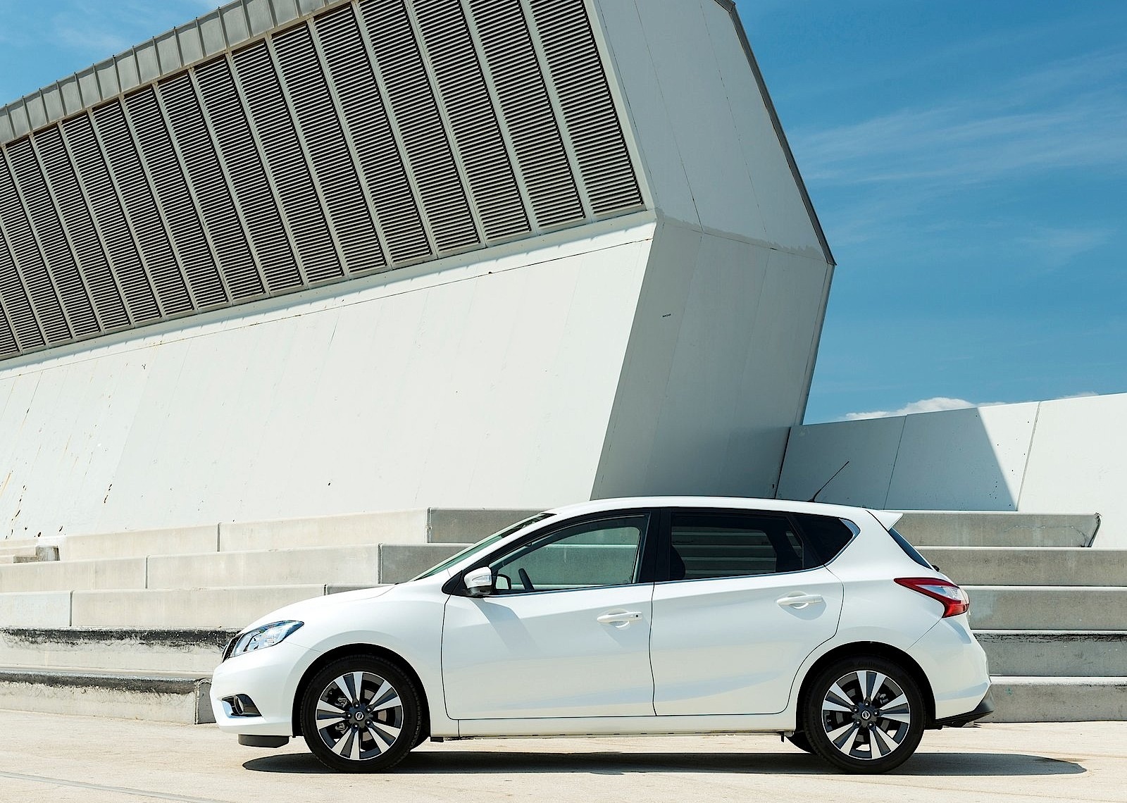 Nissan Almera / Pulsar 5 Doors photo 53