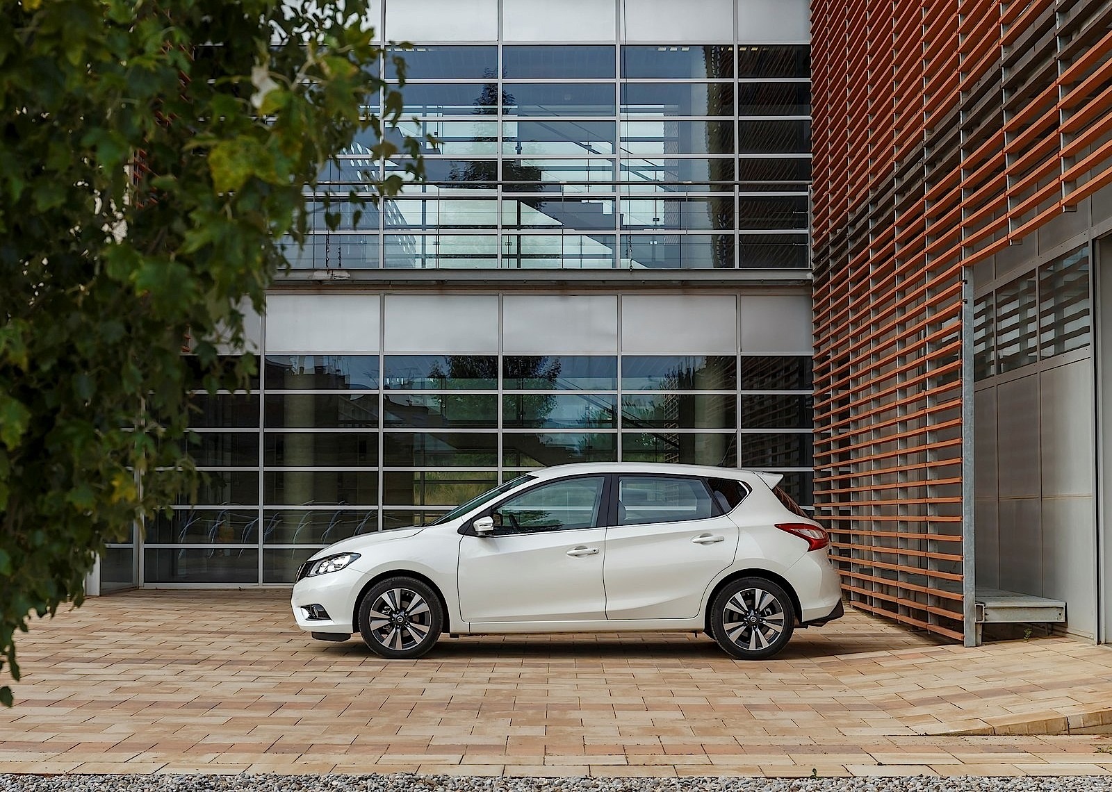 Nissan Almera / Pulsar 5 Doors photo 54