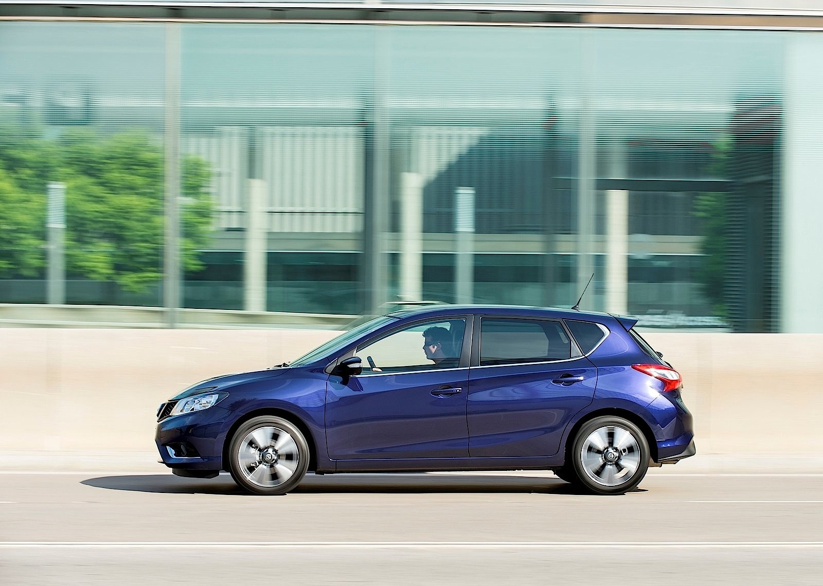 Nissan Almera / Pulsar 5 Doors photo 56