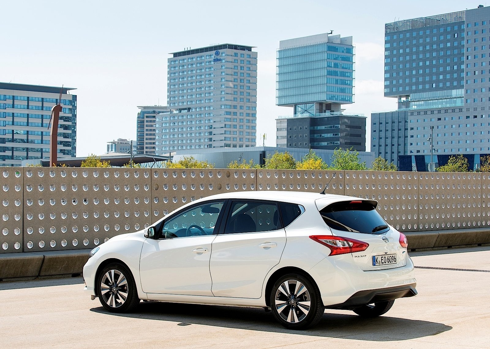 Nissan Almera / Pulsar 5 Doors photo 57