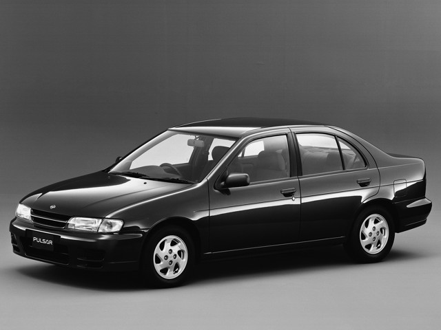 Nissan Almera / Pulsar Sedan foto 2