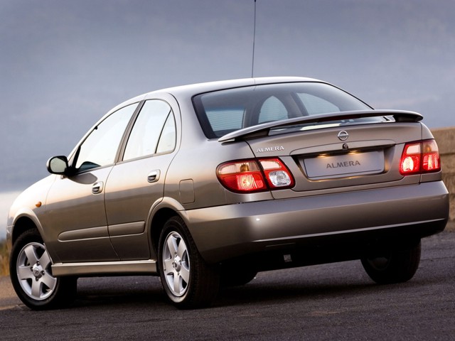Nissan Almera / Pulsar Sedan foto 11