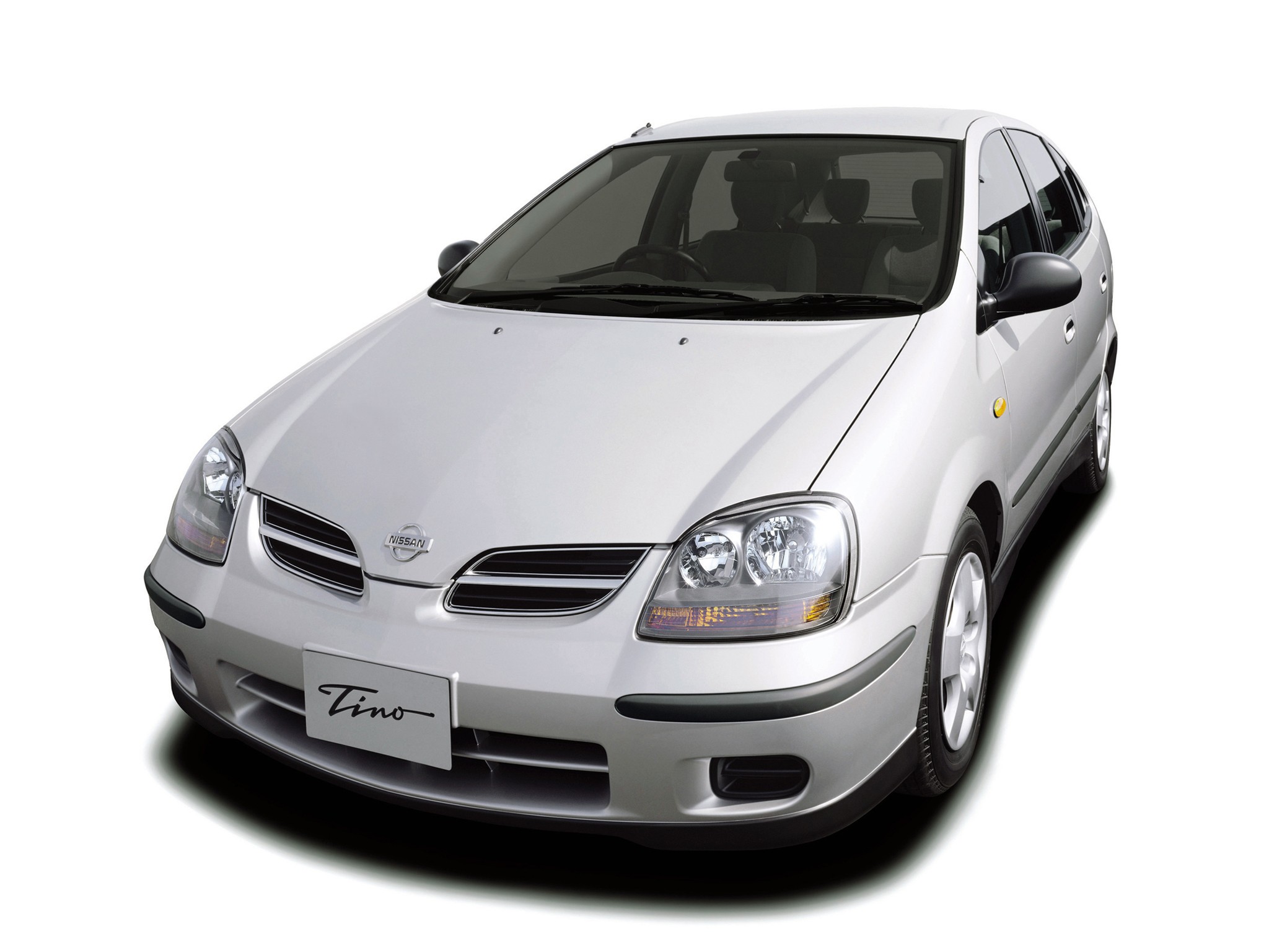 Nissan Almera Tino photo 5