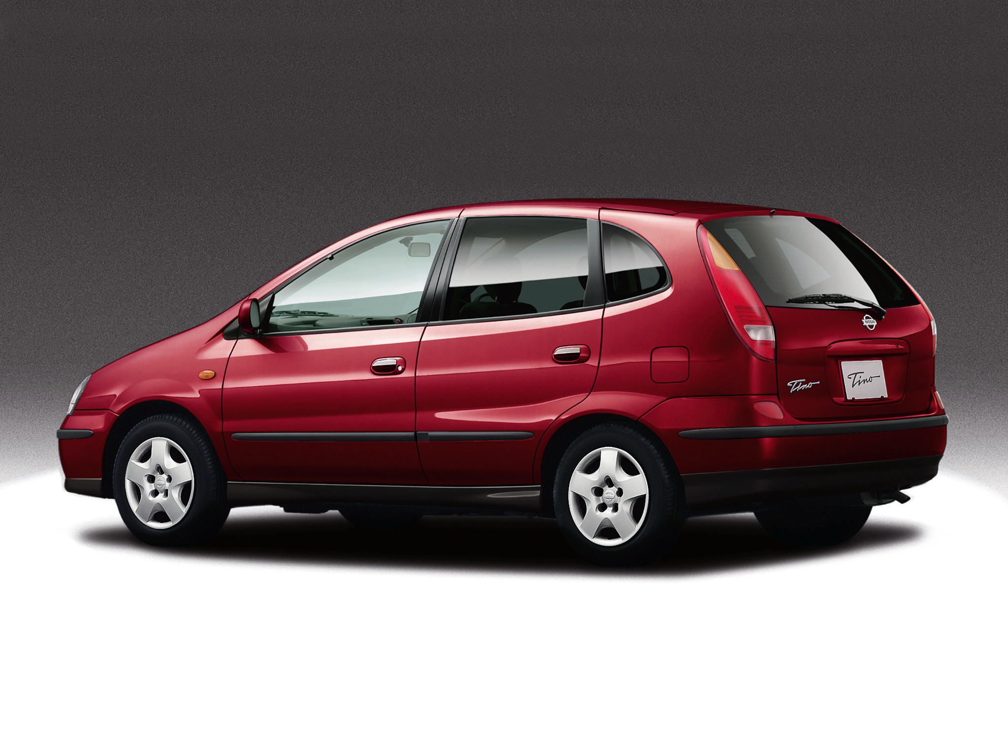 Nissan Almera Tino photo 7