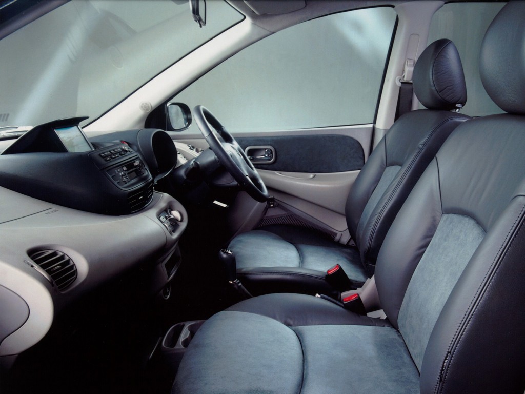 Nissan Almera Tino photo 38