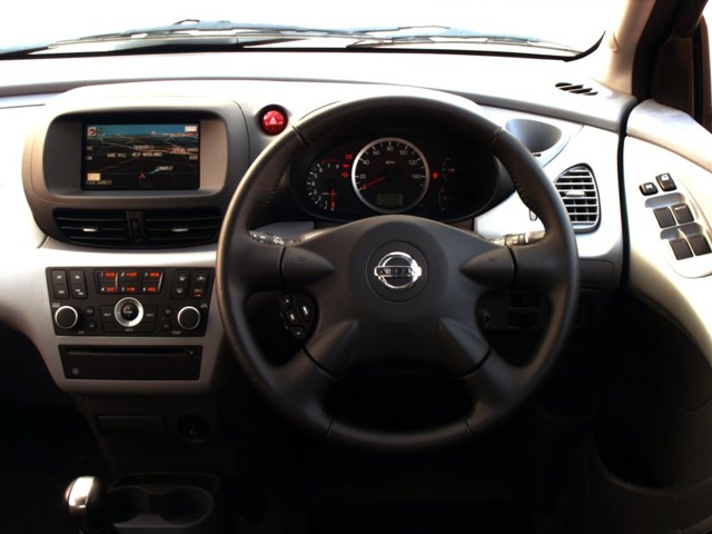 Nissan Almera Tino photo 39