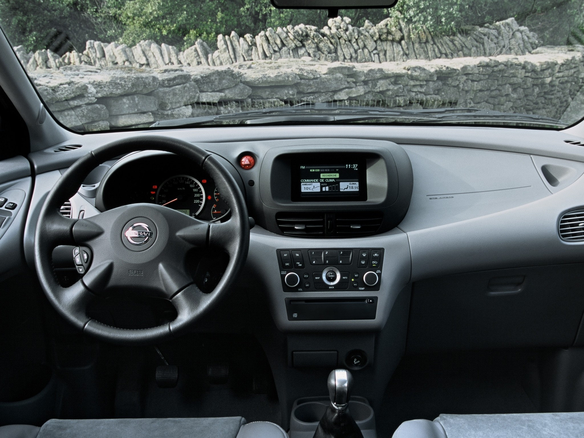 Nissan Almera Tino photo 40