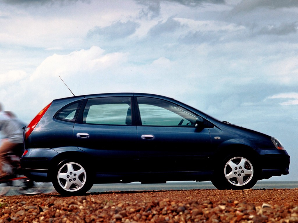 Nissan Almera Tino photo 12