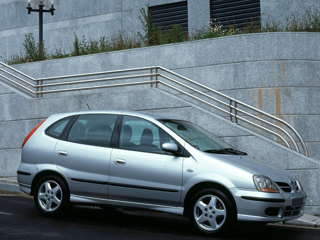 Nissan Almera Tino photo 30
