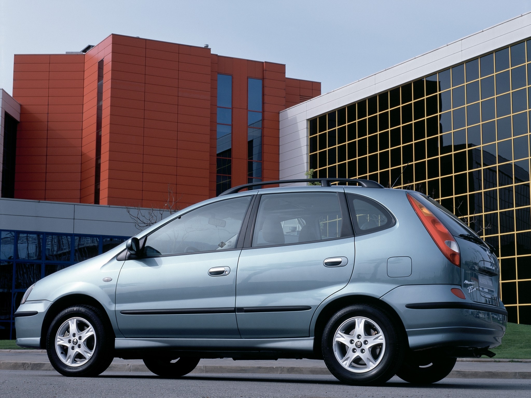 Nissan Almera Tino photo 33