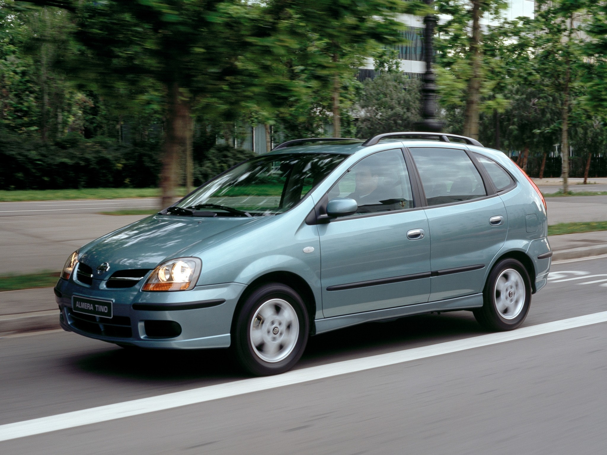 Nissan Almera Tino photo 35