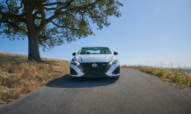 Nissan Altima foto 9
